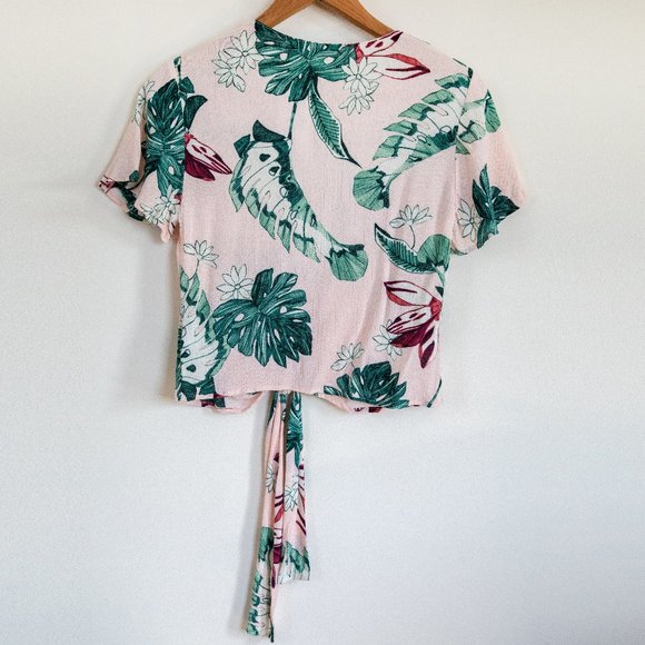 NWT LUSH Blush Palm Short Sleeve Tie Front Shirt - Picture 3 of 8